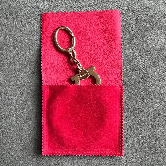 Ferragamo Gancini Gold Keychain Bag Charm Iconic Style MINT - Picture 5 of 6